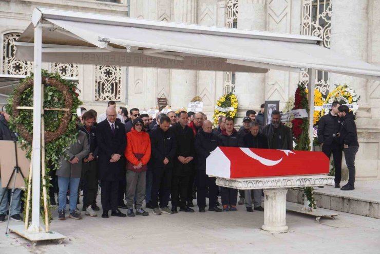 OLİMPİYAT YÜZÜCÜSÜ ŞADAN DERYA ERKE SON YOLCULUĞUNA UĞURLANDI