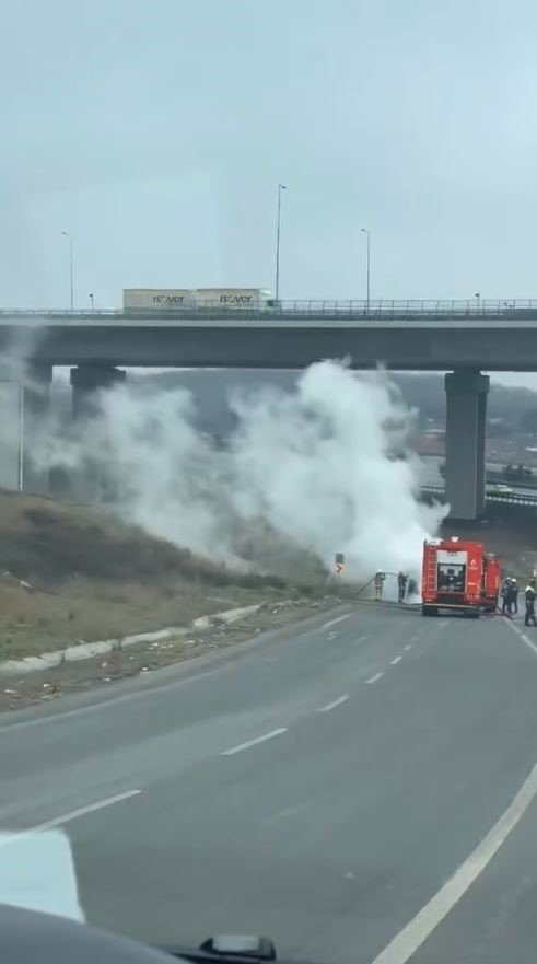 ARNAVUTKÖY’DE HAFRİYAT KAMYONU ALEV ALEV YANDI