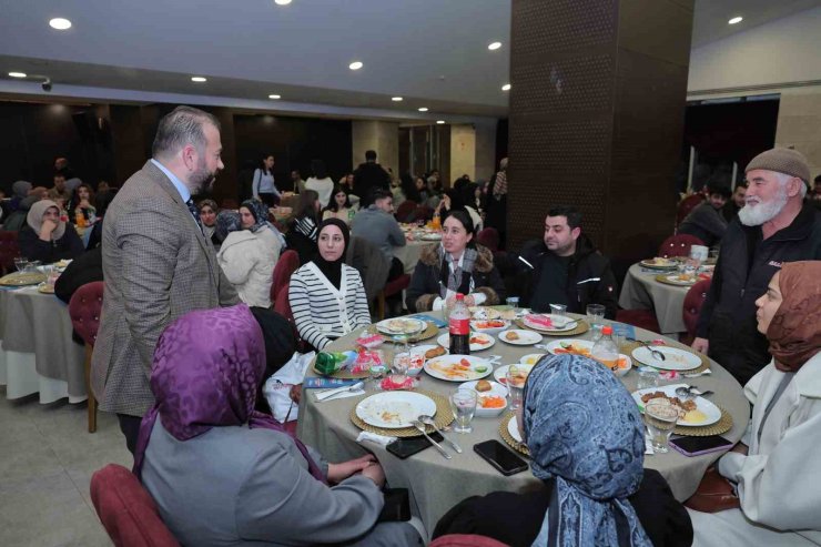 ARNAVUTKÖY BELEDİYE BAŞKANI CANDAROĞLU’NDAN, ÜNİVERSİTE ÖĞRENCİLERİNE ABONMAN DESTEĞİ