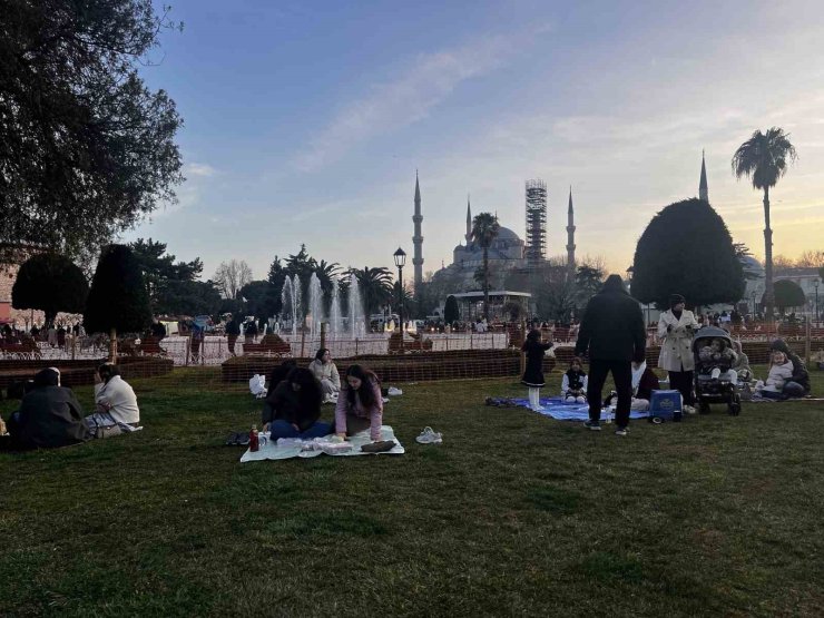 SULTANAHMET’TE İLK İFTAR HEYECANI