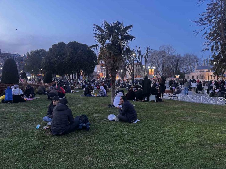 SULTANAHMET’TE İLK İFTAR HEYECANI