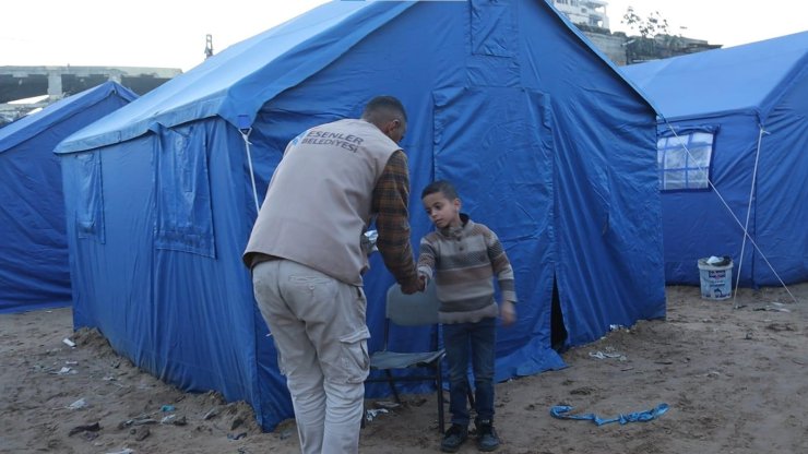 GAZZE’DE İFTAR SEVİNCİ: ESENLER BELEDİYESİ İFTAR SOFRASINI GAZZE’DE KURDU