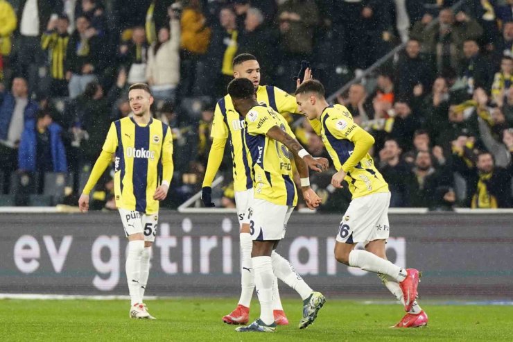 FENERBAHÇE, LİGDE PUAN FARKINI 4’E İNDİRDİ