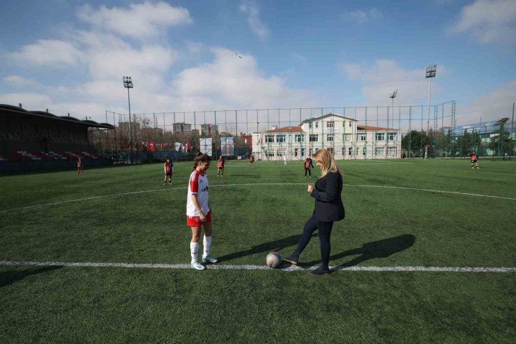 BAKIRKÖY’DE DÜNYA EMEKÇİ KADINLAR GÜNÜ TURNUVASI DÜZENLENDİ