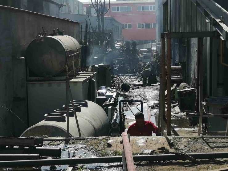 TUZLA’DA ORGANİZE SANAYİ BÖLGESİNDE ÇIKAN YANGIN SÖNDÜRÜLDÜ