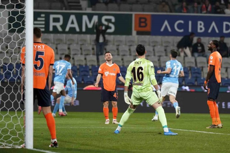 TRENDYOL SÜPER LİG: BAŞAKŞEHİR: 0 - TRABZONSPOR: 1 (İLK YARI)