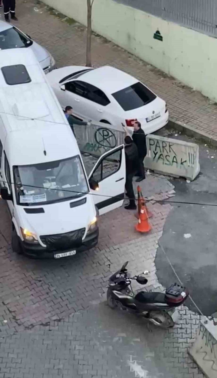 KAĞITHANE’DE SERVİS ŞOFÖRÜNÜ KUZENİNE VURDURDU: O ANLAR KAMERADA