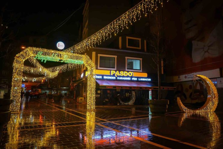 VATANDAŞLARIN RAMAZAN AKŞAMLARINDA EN RENKLİ DURAĞI: BEYOĞLU RAMAZAN SOKAĞI