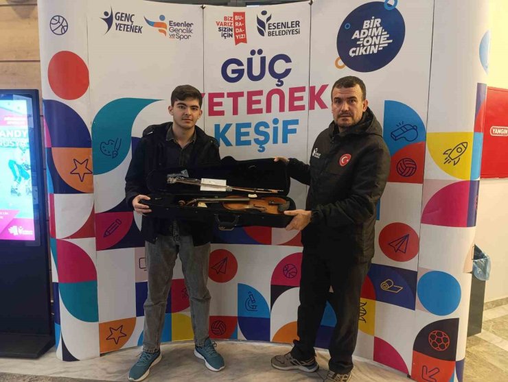 ESENLER’İN GENÇ KART UYGULAMASI 1 YILDA 100 BİNİ AŞKIN İNDİRMEYE ULAŞTI