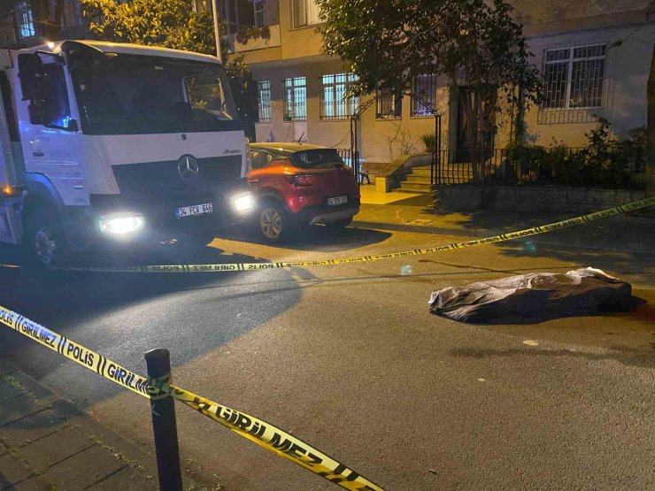 KADIKÖY’DE ÇÖP KAMYONUNUN ALTINDA KALAN YAŞLI KADIN HAYATINI KAYBETTİ