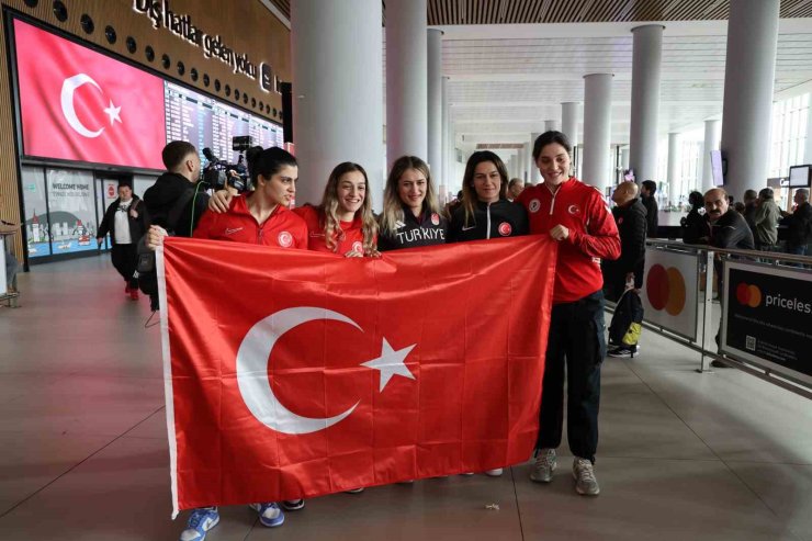 KADIN BOKS MİLLİ TAKIMI, YURDA DÖNDÜ