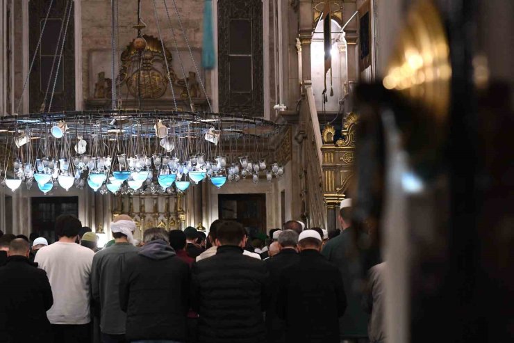 DİYANET İŞLERİ BAŞKANI ERBAŞ, EYÜP SULTAN CAMİİ’NDE TERAVİH NAMAZI KILDIRDI