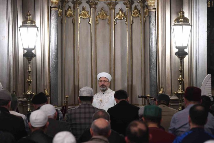 DİYANET İŞLERİ BAŞKANI ERBAŞ, EYÜP SULTAN CAMİİ’NDE TERAVİH NAMAZI KILDIRDI