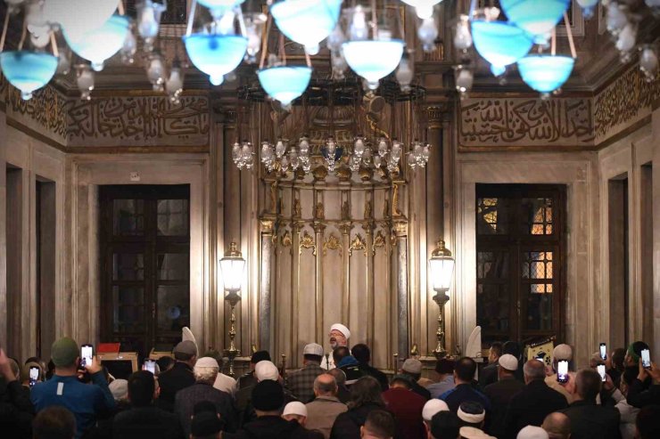 DİYANET İŞLERİ BAŞKANI ERBAŞ, EYÜP SULTAN CAMİİ’NDE TERAVİH NAMAZI KILDIRDI