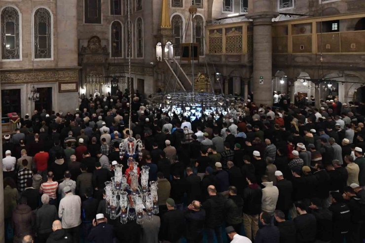 DİYANET İŞLERİ BAŞKANI ERBAŞ, EYÜP SULTAN CAMİİ’NDE TERAVİH NAMAZI KILDIRDI