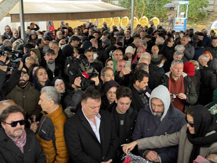 HAYATINI KAYBEDEN SANATÇI TANYELİ SON YOLCULUĞUNA UĞURLANDI