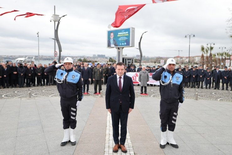 SİLİVRİ’DE ÇANAKKALE ZAFERİ’NİN 110. YILINDA ATATÜRK ANITINA ÇELENK SUNDU