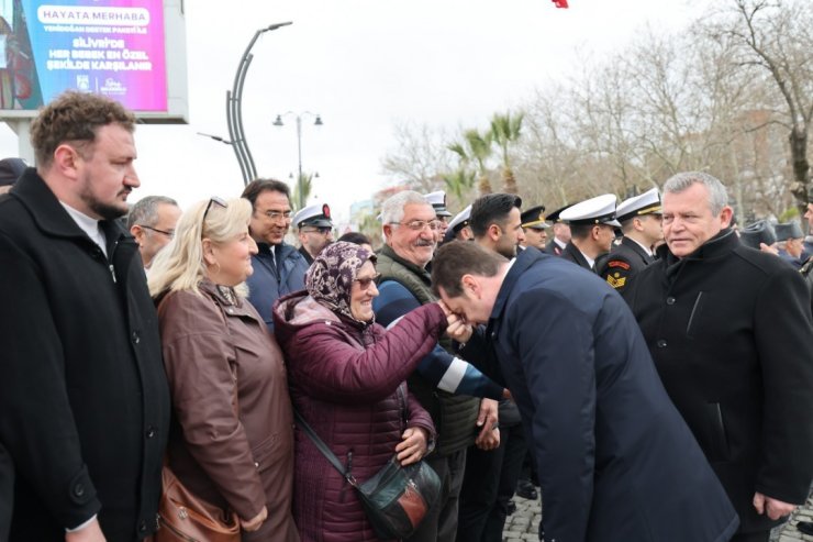 SİLİVRİ’DE ÇANAKKALE ZAFERİ’NİN 110. YILINDA ATATÜRK ANITINA ÇELENK SUNDU