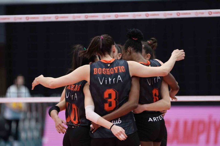 ECZACIBAŞI DYNAVİT EVİNDE MAĞLUP