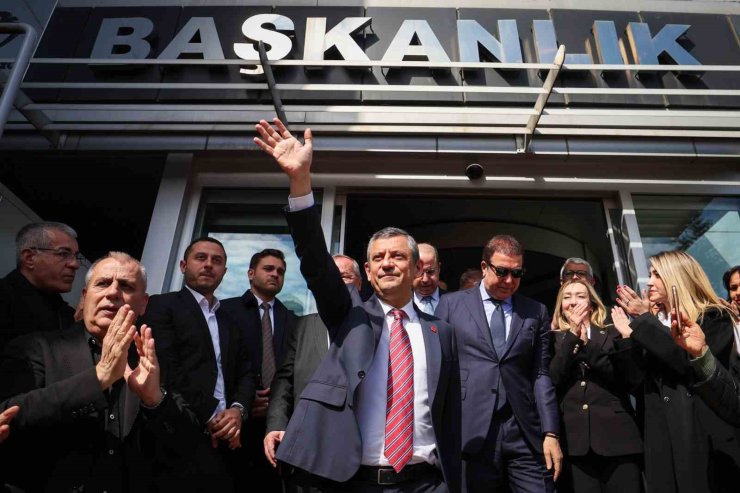 CHP GENEL BAŞKANI ÖZGÜR ÖZEL BEYLİKDÜZÜ BELEDİYESİNİ ZİYARET ETTİ