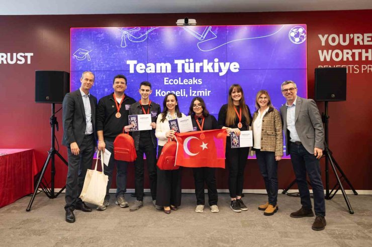 VODAFONE VAKFI’NIN GLOBAL HACKATHONU’NU KAZANANLARA BÜKREŞ’TE ÖDÜLLERİ VERİLDİ