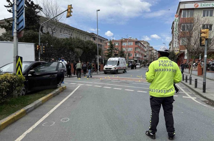 KÜÇÜKÇEKMECE’DE ARACA SİLAHLI SALDIRI: 1 ÖLÜ, 1 YARALI