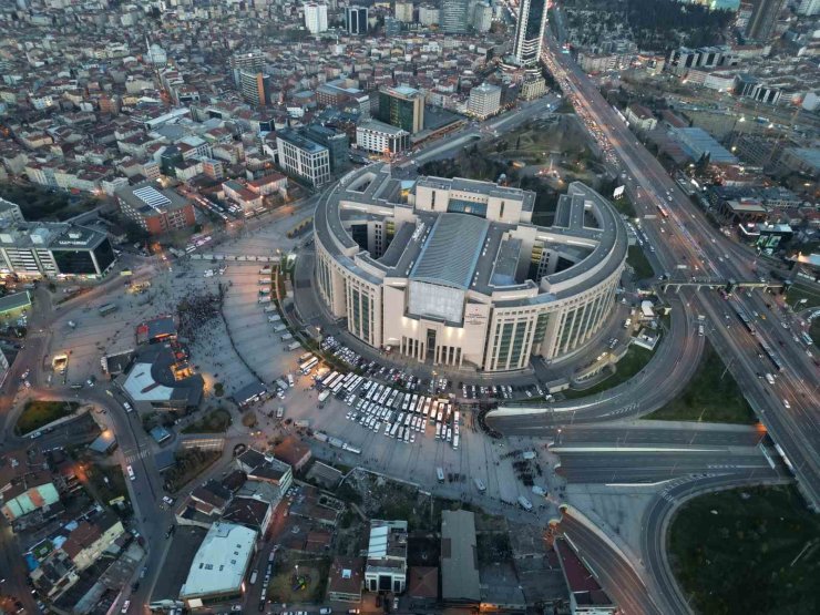 İSTANBUL ADALET SARAYI ÖNÜNDE ALINAN GÜVENLİK ÖNLEMİ HAVADAN GÖRÜNTÜLENDİ