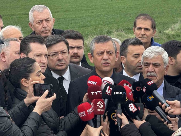 CHP GENEL BAŞKANI ÖZGÜR ÖZEL, İMAMOĞLU’NU CEZAEVİNDE ZİYARET ETTİ